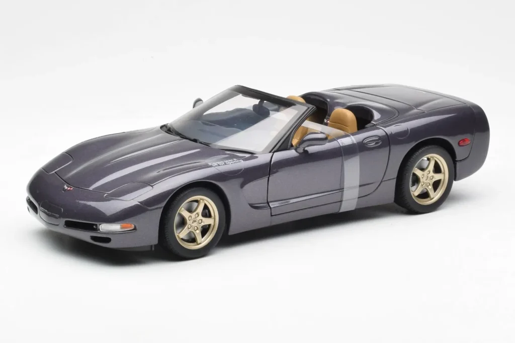 โมเดลรถ 1:18 Chevrolet Corvette C5 Convertible Purple Pearl Metallic UT Models