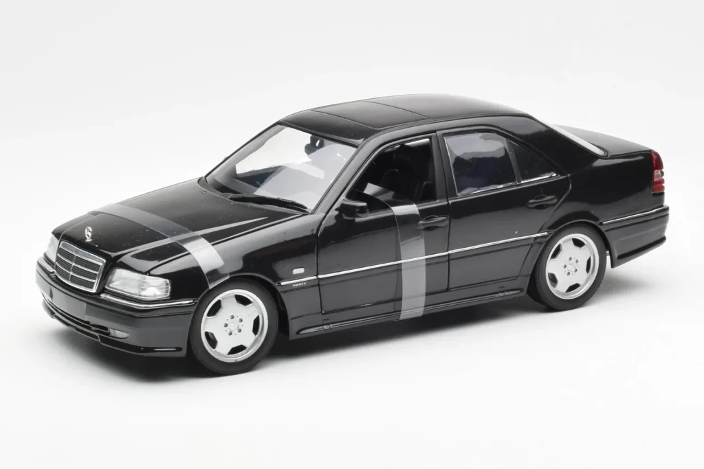 โมเดลรถ 1:18 Mercedes C-Class W202 C36 AMG สีดำเมทัลลิก UT Models