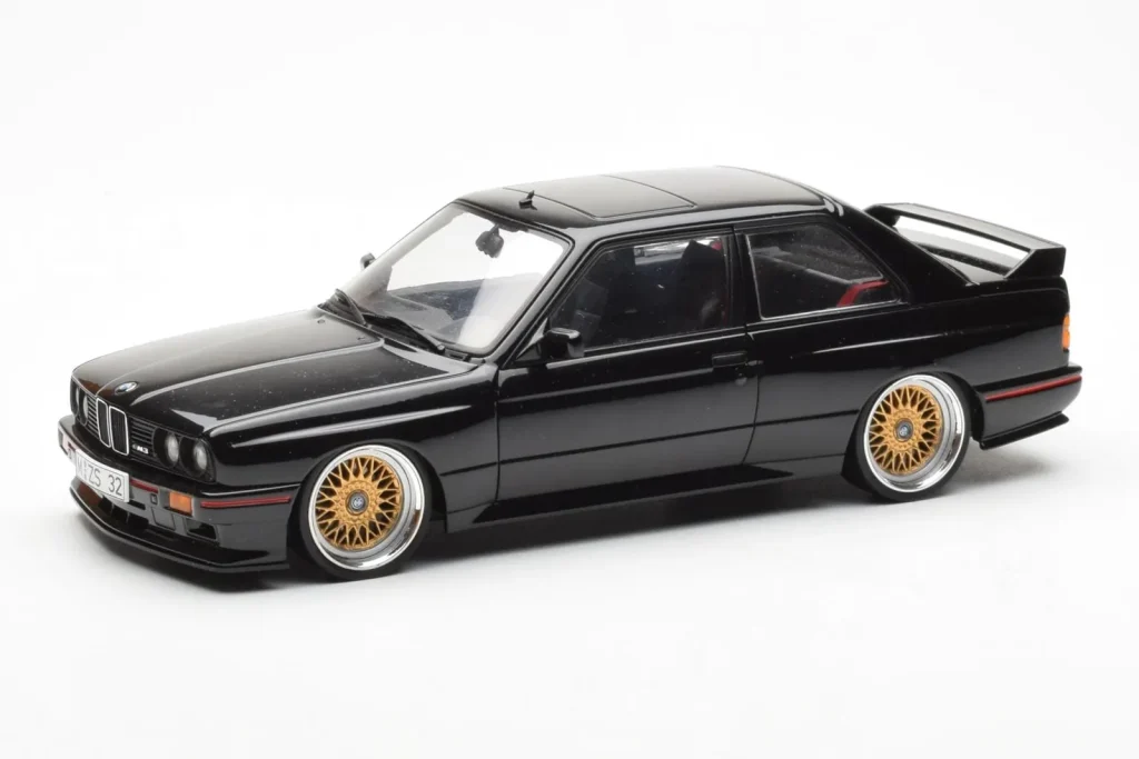 โมเดลรถ 1:18 BMW M3 E30 Sport Evolution Black Custom Wheels AUTOart (มือสอง)