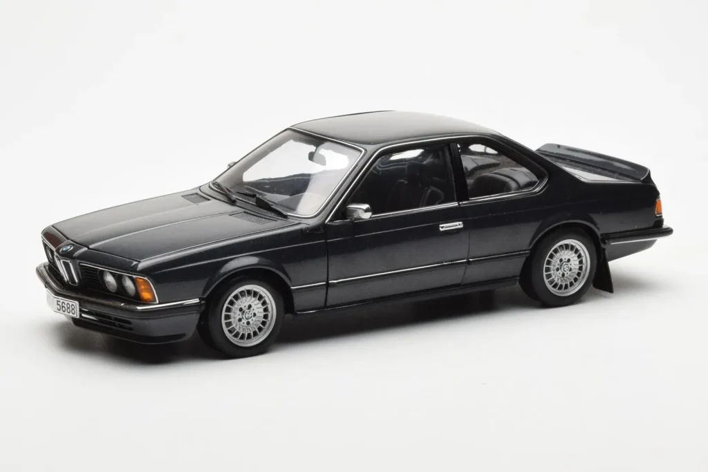 โมเดลรถ 1:18 BMW 635 CSi E24 Diamant สีดำเมทัลลิก AUTOart (มือสอง)