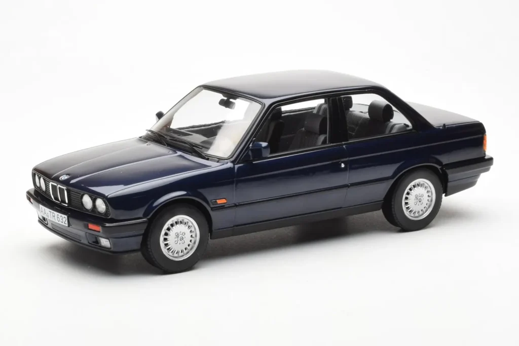 Model 1:18 BMW 325i E30 metallic blue Norev