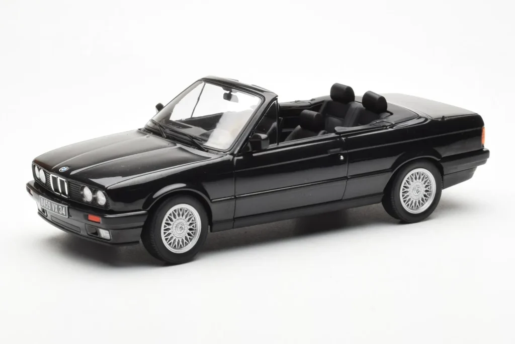 โมเดลรถ 1:18 BMW 325i E30 Cabriolet สีดำเมทัลลิก Norev (มือสอง)