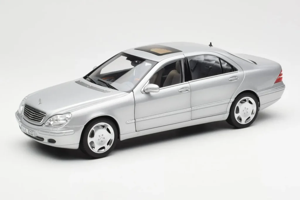 车型 1:18 Mercedes S600 W220 金属银 Norev