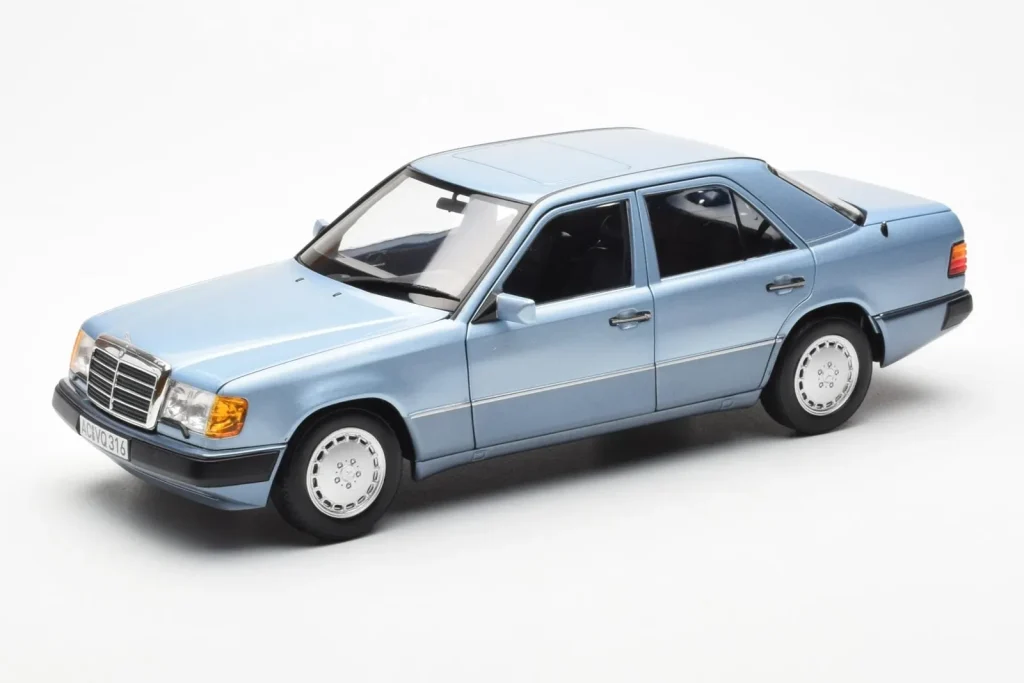 车型 1:18 Mercedes 230E W124 Light Blue Metallic Norev