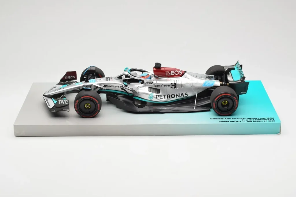 车型 1:18 Mercedes AMG Petronas W13 E Performance #63 G. Russell Brazilian GP 1st Win 年 2022 Minichamps