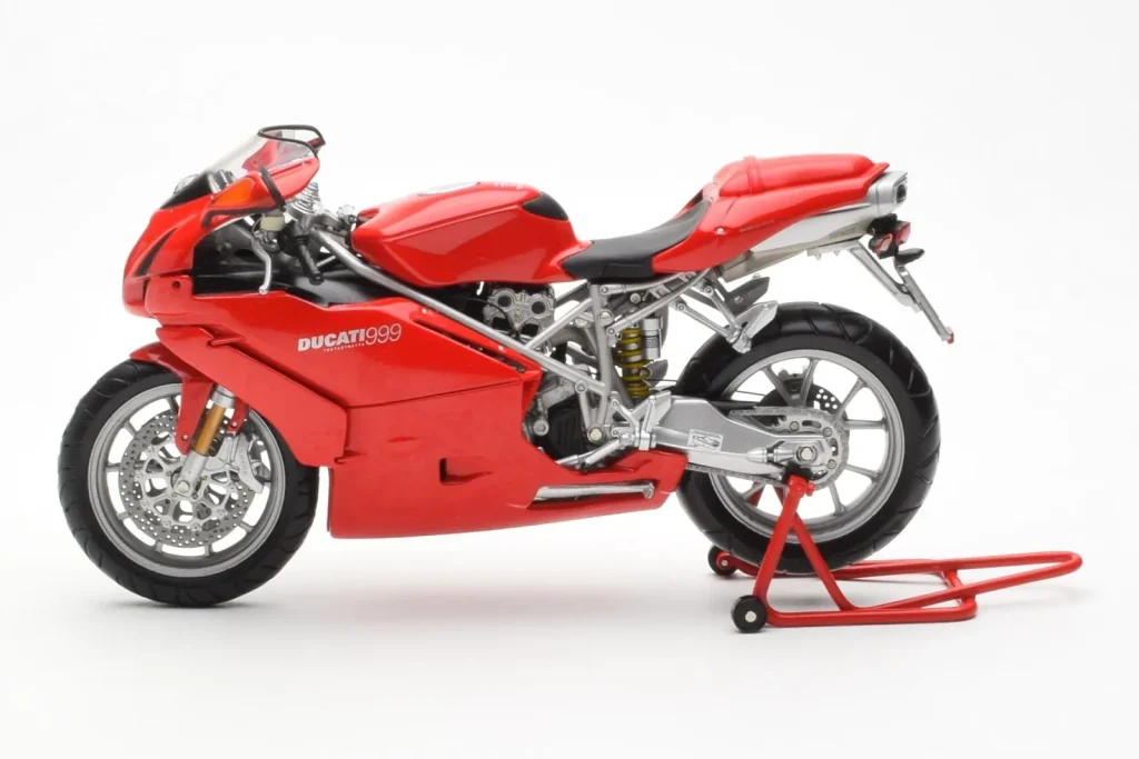 Model 1:12 Ducati 999 red Minichamps