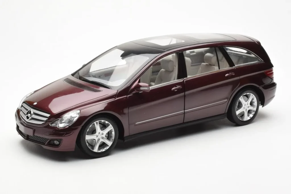 车型 1:18 Mercedes R-Class W251 金属红 Minichamps