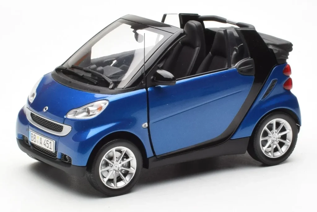 Model 1:18 Smart Fortwo 451 Cabrio Blue & Black Minichamps