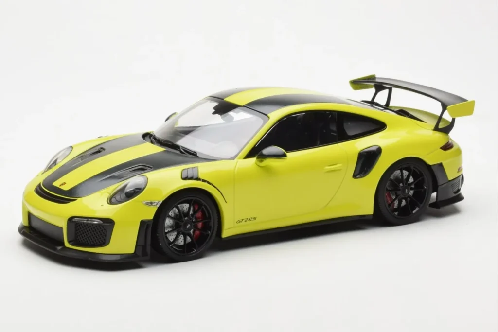 โมเดลรถ 1:18 Porsche 911 991.2 GT2 RS Light Green With Black Magnesium Wheels Minichamps (มือสอง)