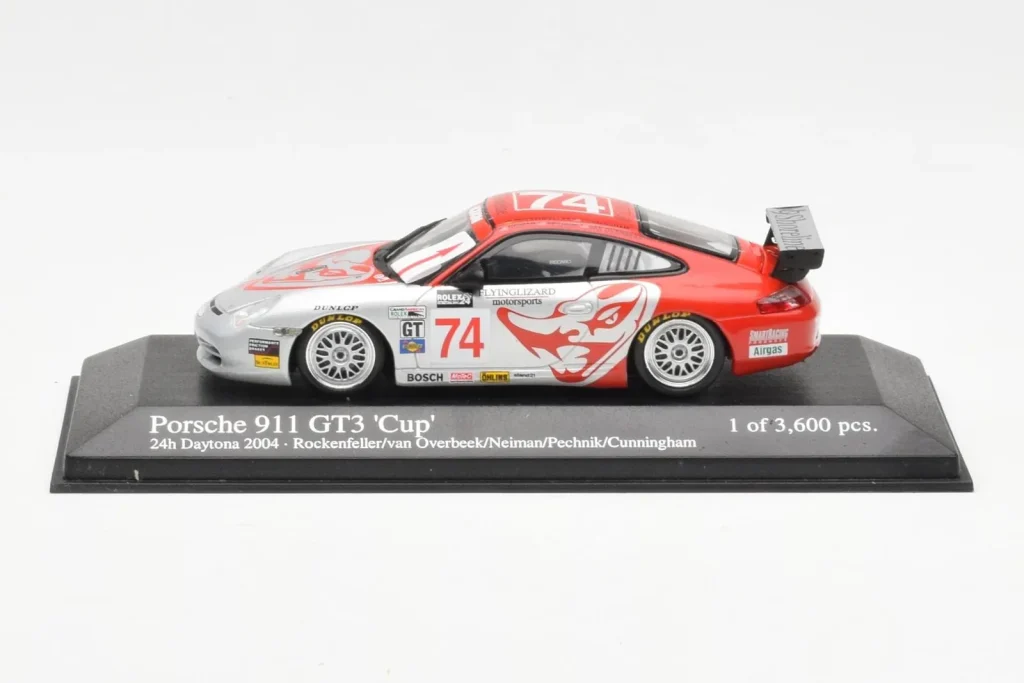 车型 1:43 Porsche 911 996 GT3 RSR Flying Lizard #74 M. Rockenfeller / D. Cunningham / S. Neiman / J. Pechnik / J. Van Overbeek 24H Daytona 年 2004 Minichamps