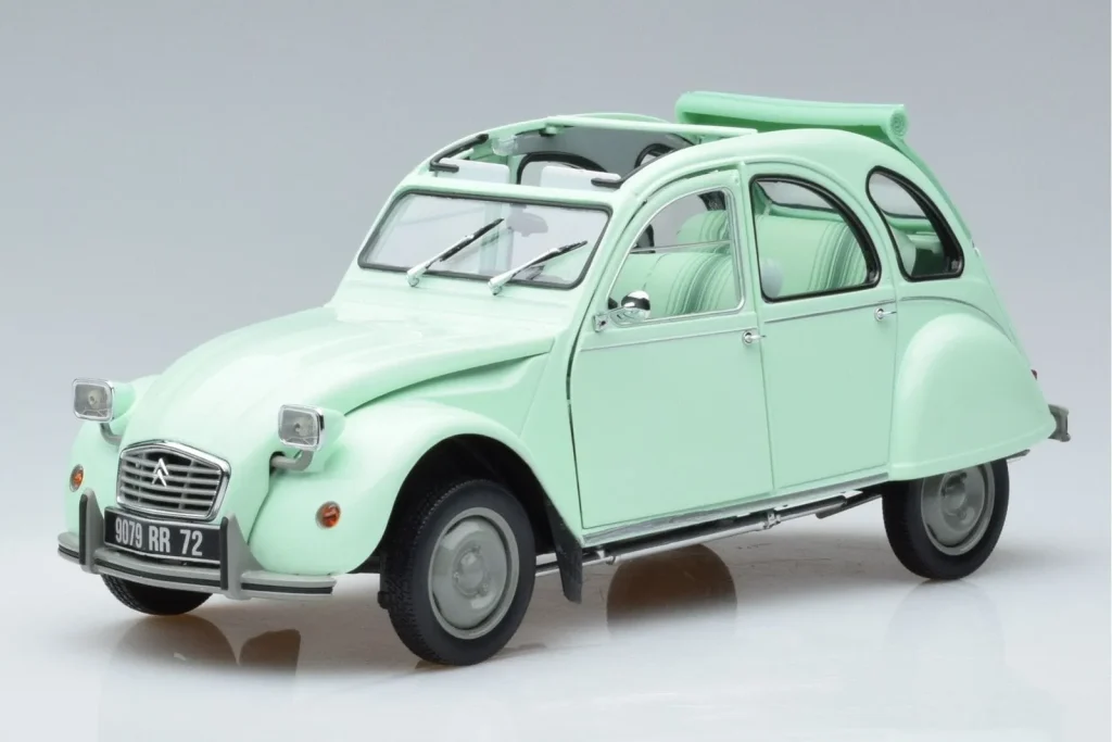 Model 1:18 Citroen 2CV 6 Club green Norev