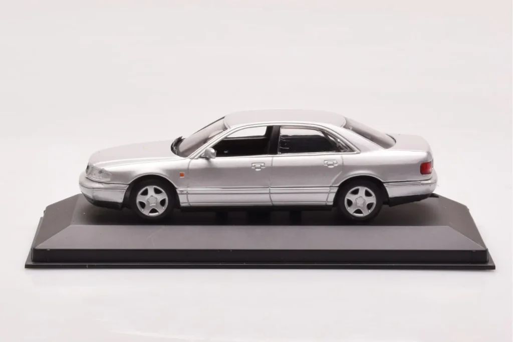 โมเดลรถ 1:43 Audi A8 D2 สีเงิน Minichamps (มือสอง)