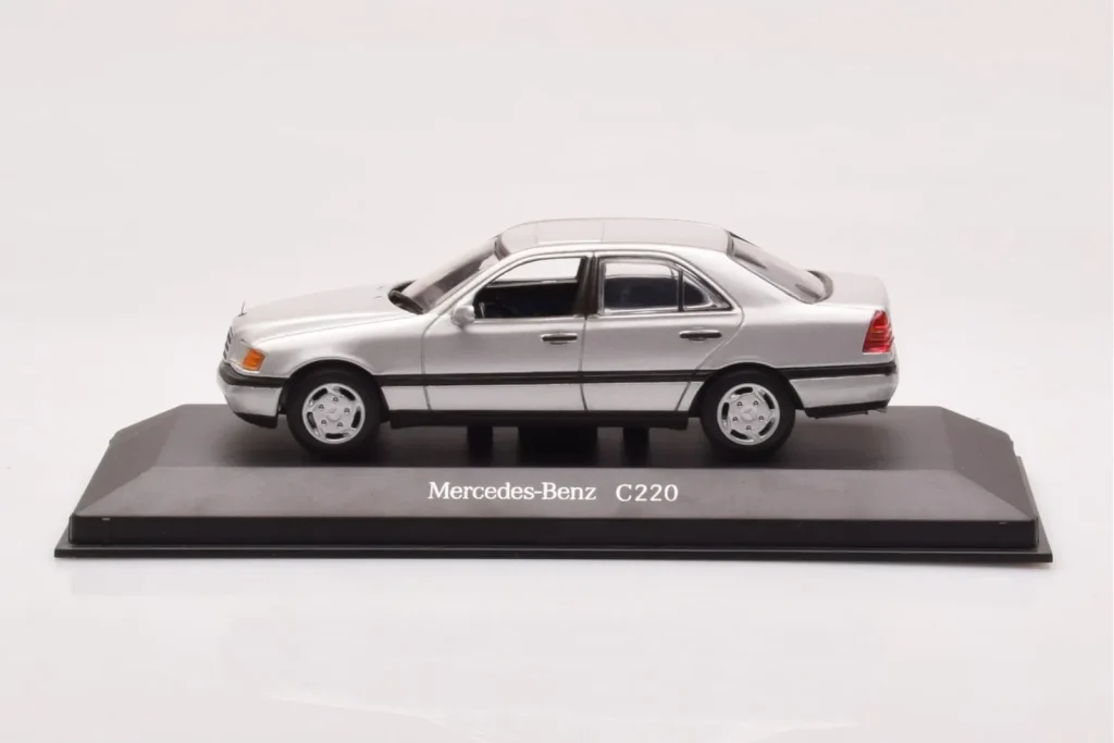 โมเดลรถ 1:43 Mercedes C-Class W202 C220 สีเงิน Minichamps (มือสอง)