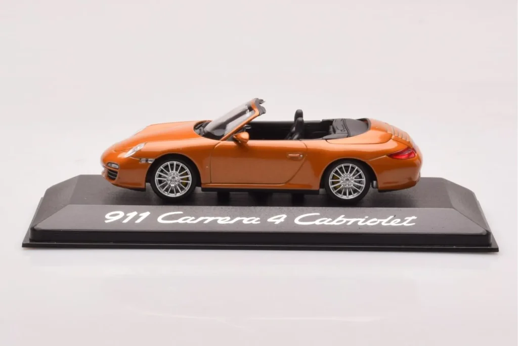 โมเดลรถ 1:43 Porsche 911 997 Carrera 4 Cabriolet สีส้มเมทัลลิก Minichamps (มือสอง)