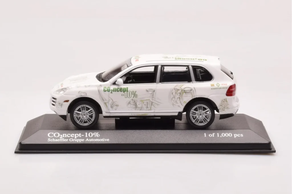 โมเดลรถ 1:43 Porsche Cayenne Concept Schaeffler Gruppe Automotive Minichamps (มือสอง)