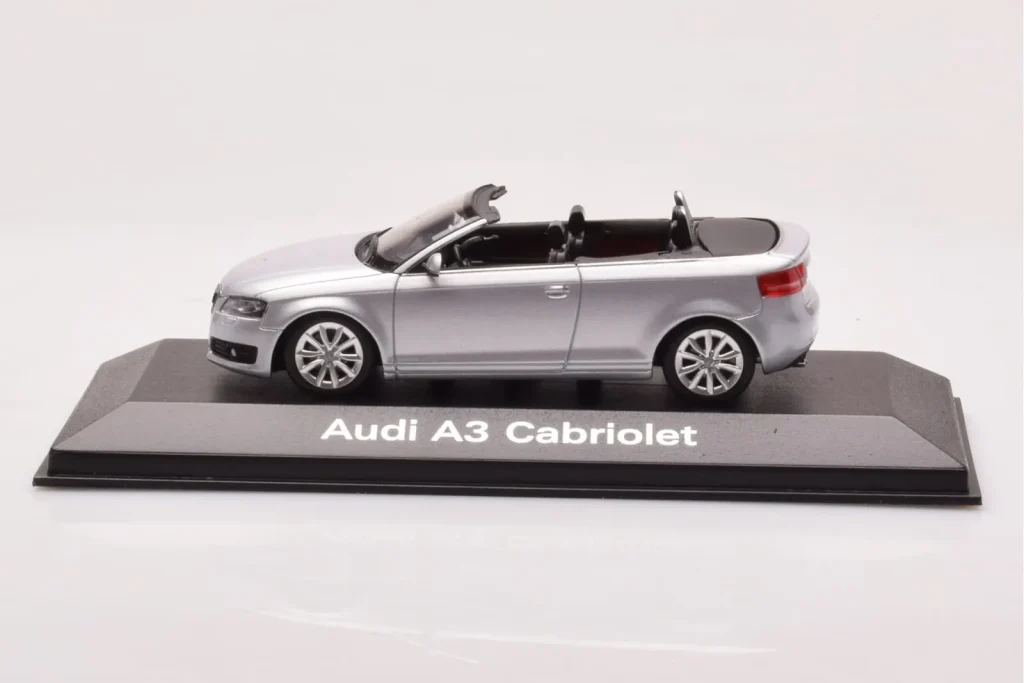 Model 1:43 Audi A3 8P Cabriolet silver Minichamps