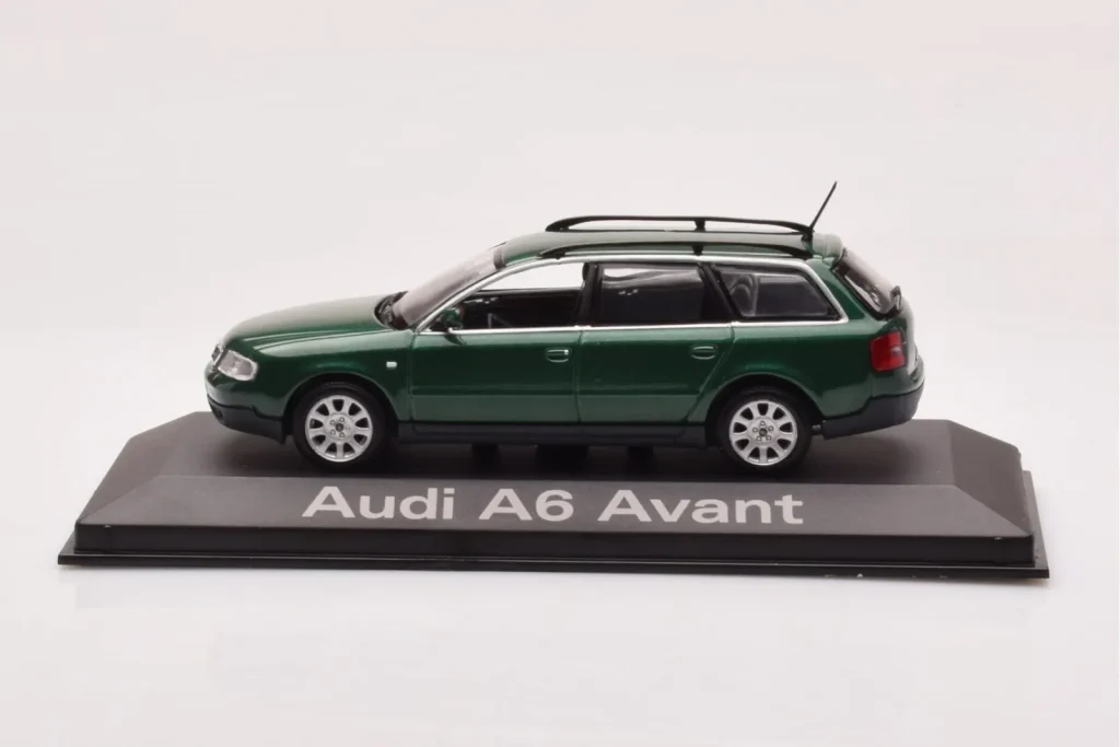Model 1:43 Audi A6 C5 Avant green Minichamps