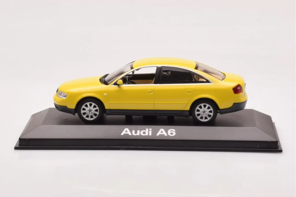 Model 1:43 Audi A6 C5 yellow Minichamps