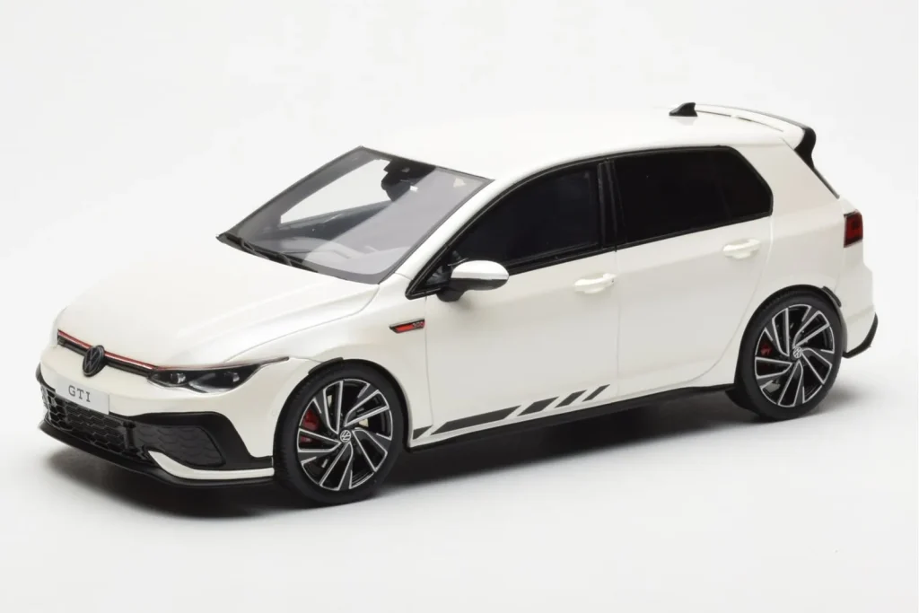โมเดลรถ 1:18 Volkswagen Golf GTI Mk8 Clubsport สีขาว Otto