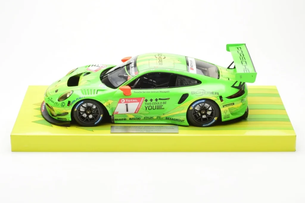 โมเดลรถ 1:18 Porsche 911 991.2 GT3 R #1 Manthey Racing 24 Hours Nurburgring ปี 2019 Minichamps (มือสอง)