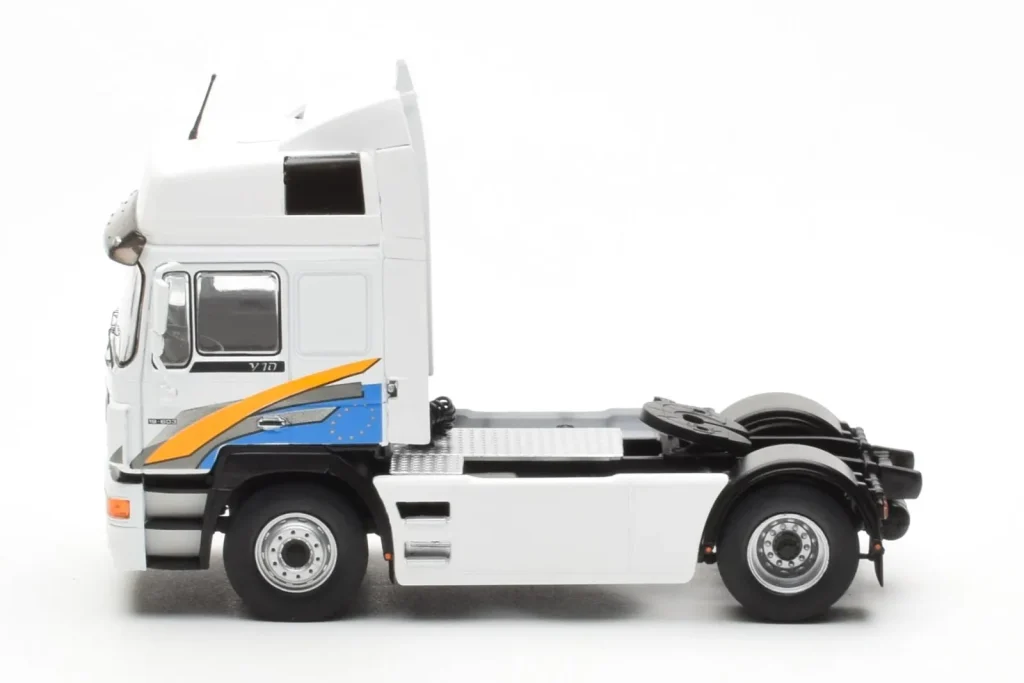 Model 1:43 MAN F2000 white IXO