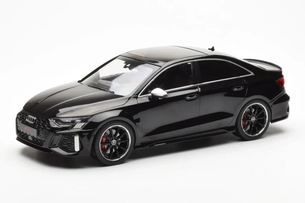 车型 1:18 Audi RS3 8Y Sedan 黑色 MCG