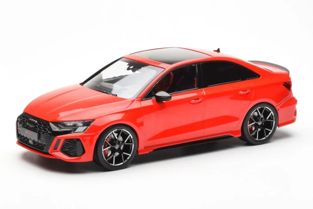 车型 1:18 Audi RS3 8Y Sedan 红色 MCG