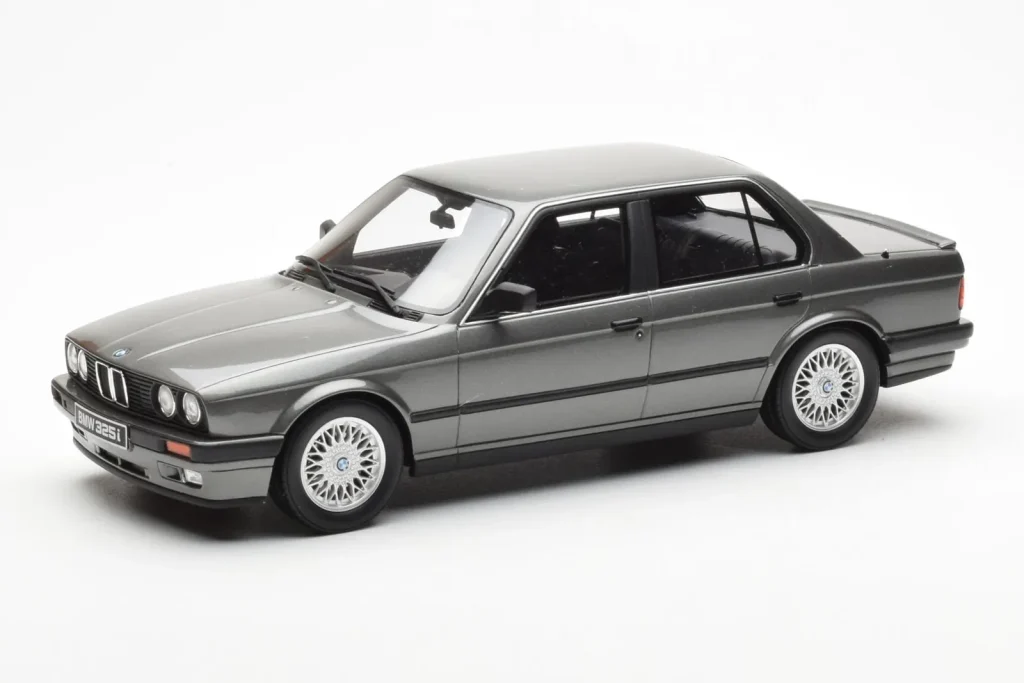 车型 1:18 BMW 325i E30 Sedan Dolphin 灰色 Otto