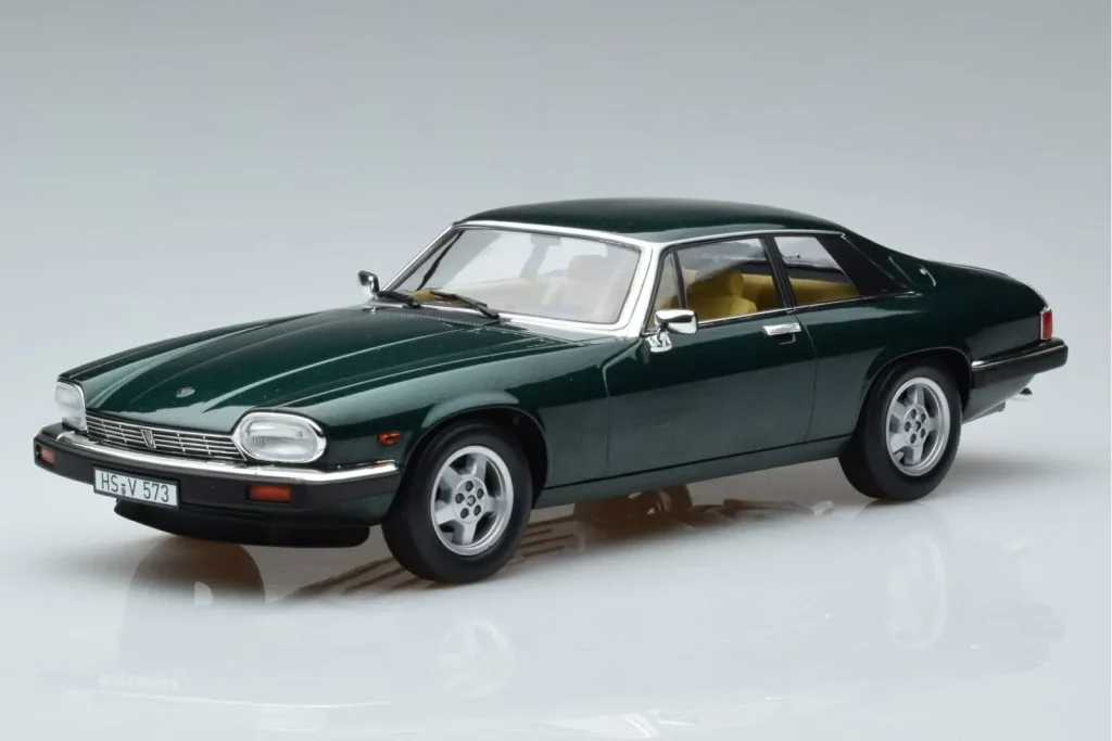 โมเดลรถ 1:18 Jaguar XJS V12 สีเขียวเมทัลลิก Norev
