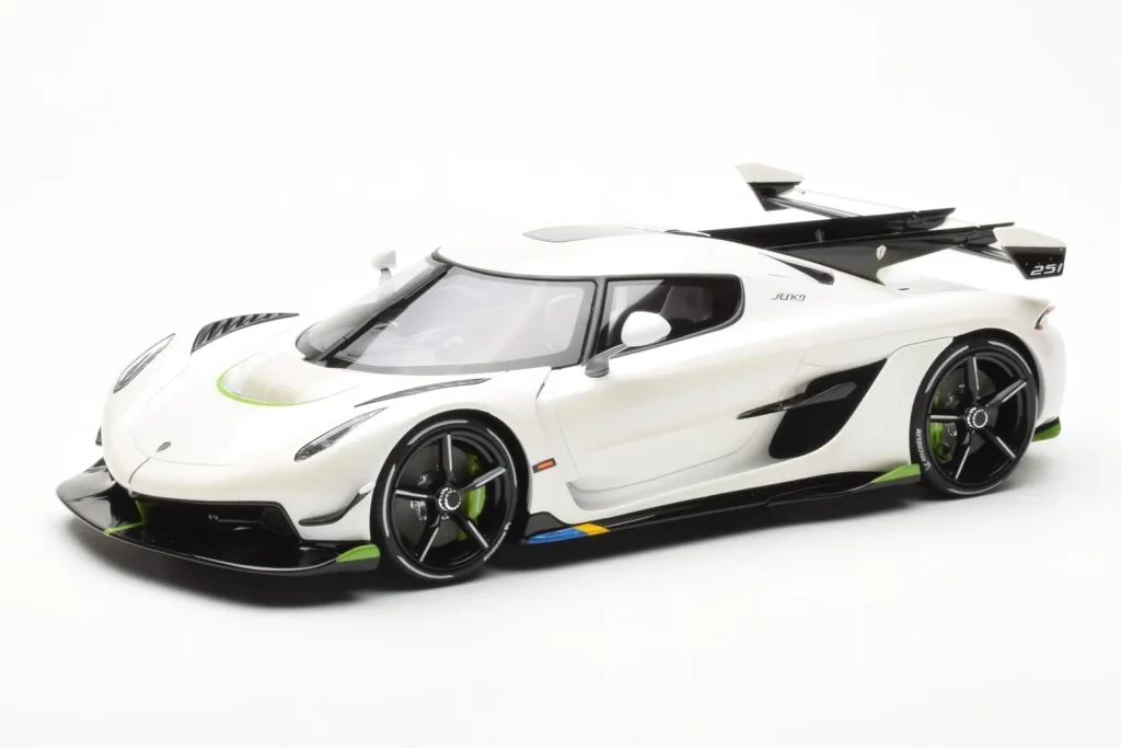 โมเดลรถ 1:18 Koenigsegg Jesko Attack สีขาว GT Spirit