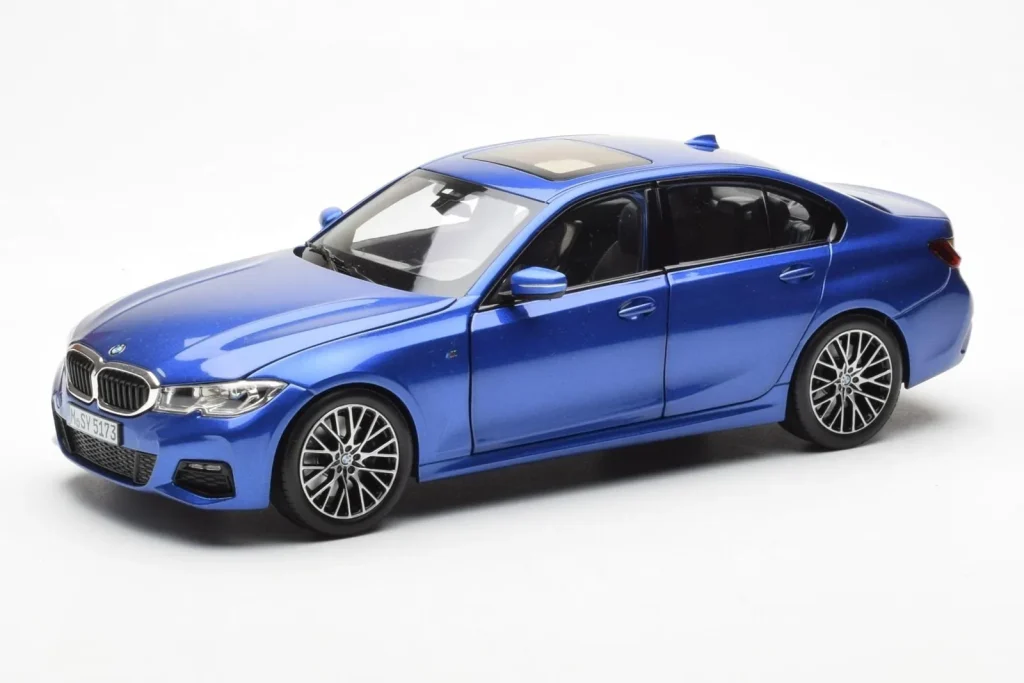 Model 1:18 BMW 330i G20 Portimao metallic blue Norev