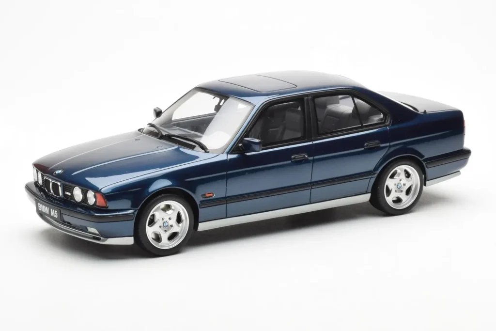 โมเดลรถ 1:18 BMW M5 E34 สีน้ำเงินเมทัลลิก Otto (มือสอง)