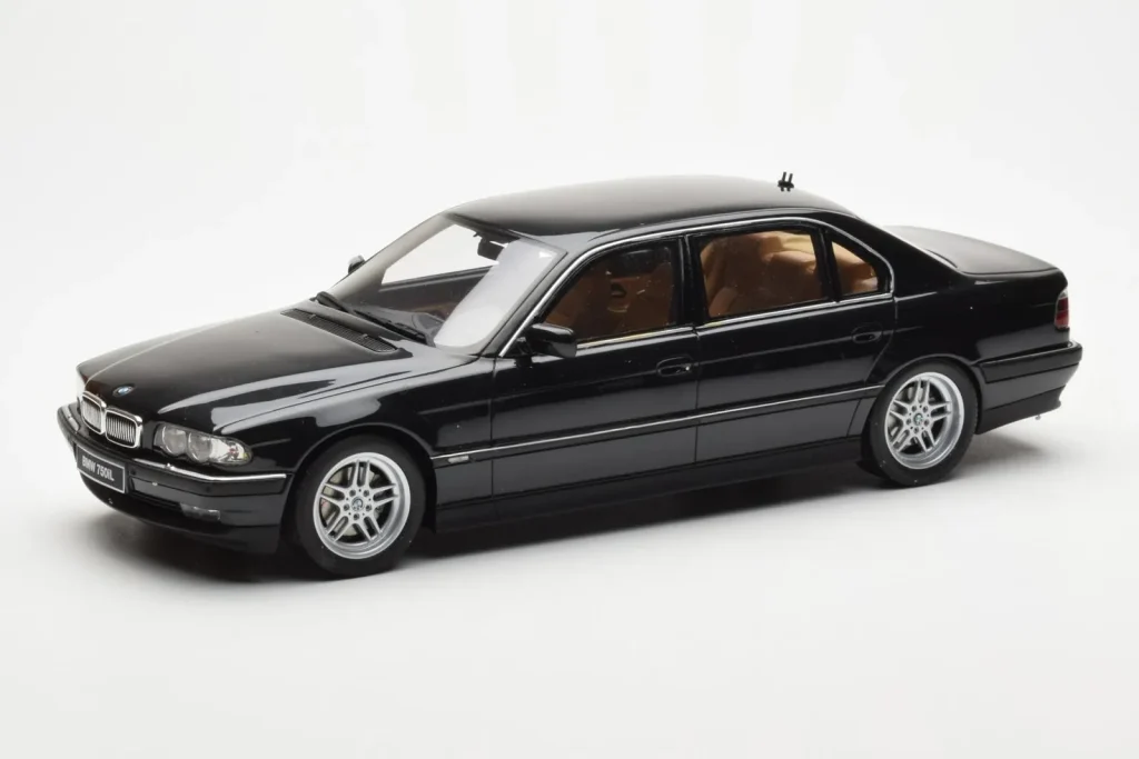Model 1:18 BMW 750iL E38 Black Otto