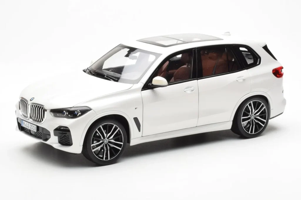 Model 1:18 BMW X5 G05 white Paragon