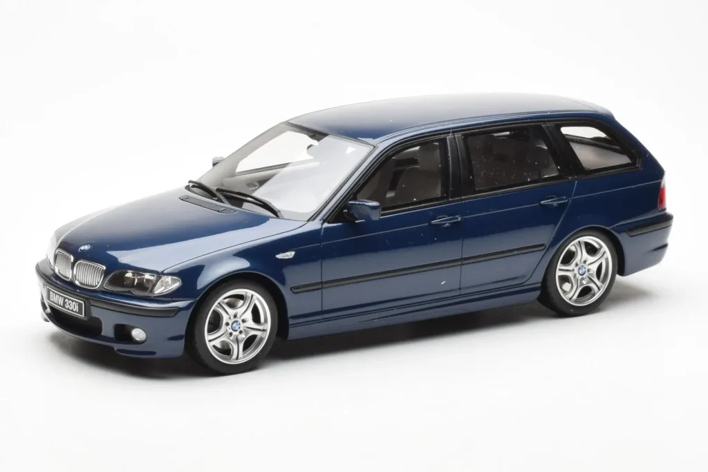 Model 1:18 BMW 330i E46 Touring blue Otto
