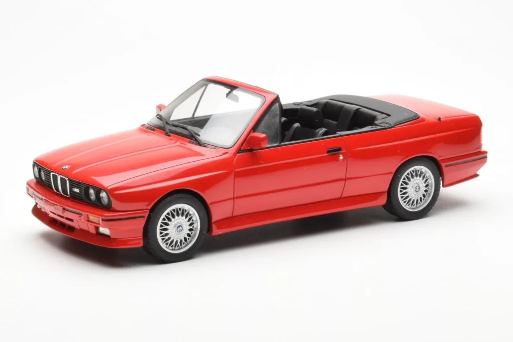 โมเดลรถ 1:18 BMW M3 E30 Cabriolet สีแดง Otto (มือสอง)