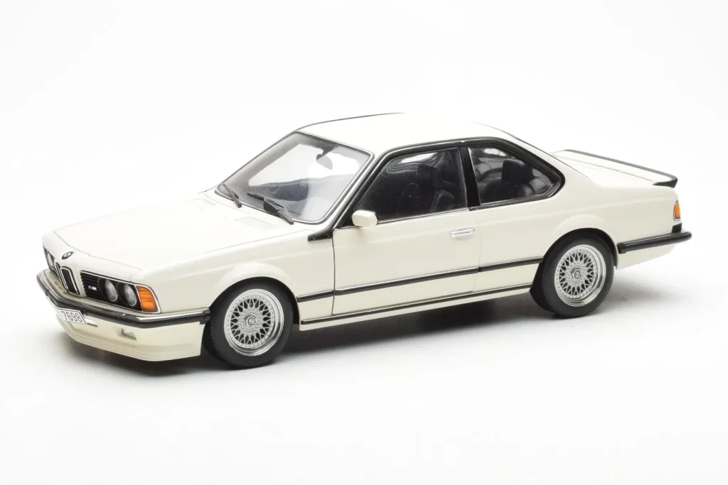 车型 1:18 BMW M635 CSi E24 White Dealer Edition AUTOart