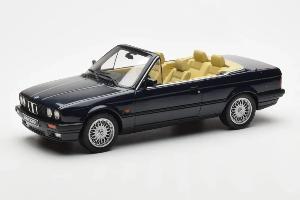 Model 1:18 BMW 325i E30 Cabriolet blue Otto