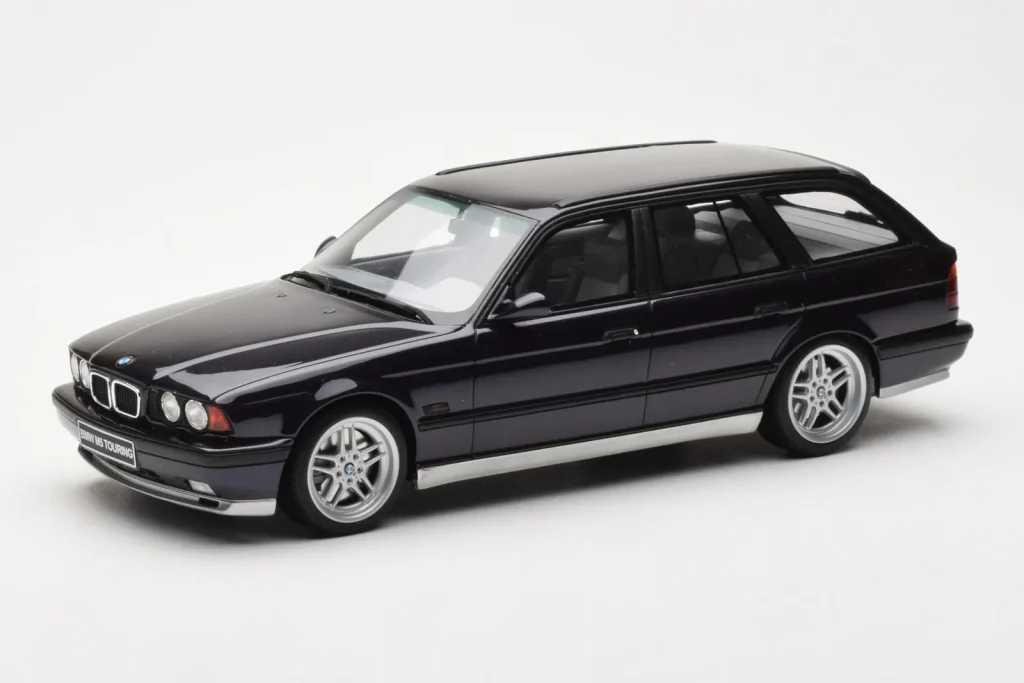 โมเดลรถ 1:18 BMW M5 E34 Touring Diamond สีดำ Otto (มือสอง)