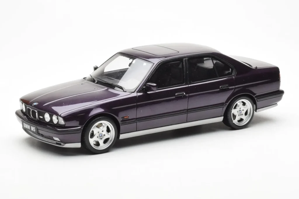 โมเดลรถ 1:18 BMW M5 E34 Violet Otto (มือสอง)