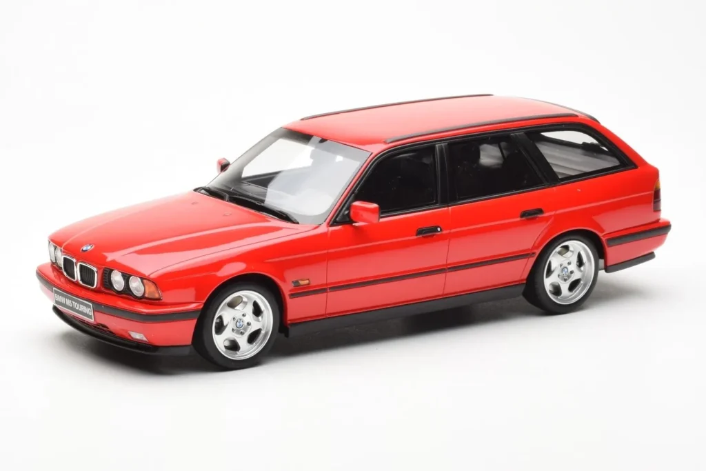 โมเดลรถ 1:18 BMW M5 E34 Touring สีแดง Otto (มือสอง)