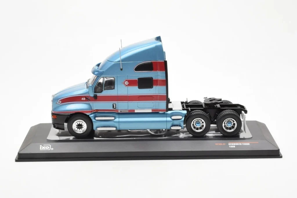 Model 1:43 Kenworth T2000 Light Blue Red IXO