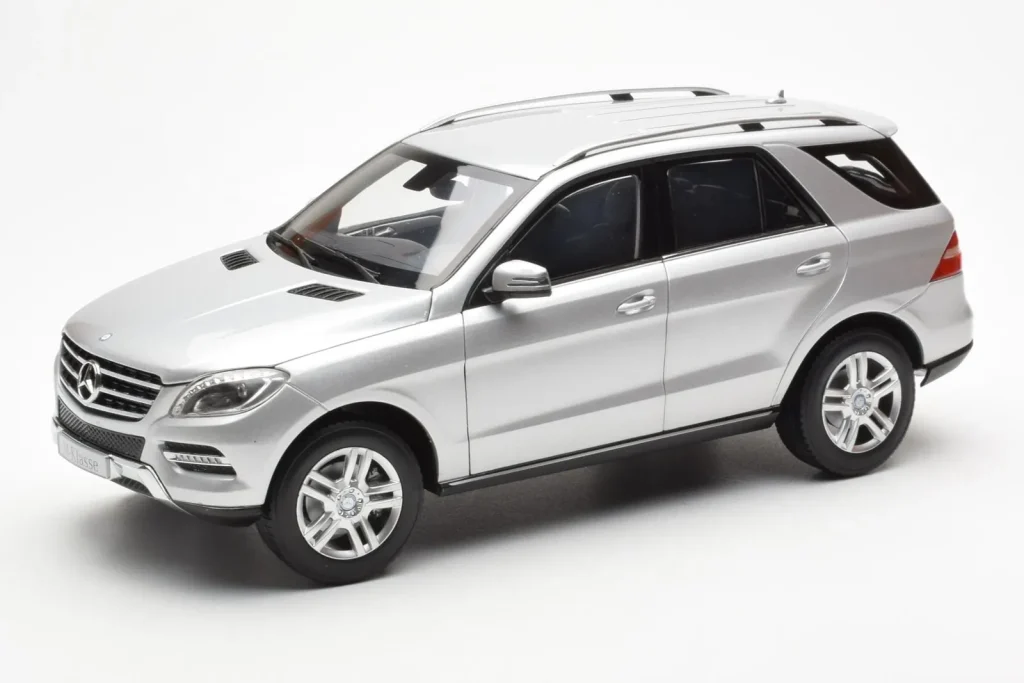 Model 1:18 Mercedes M-Class W166 Iridium metallic silver Minichamps