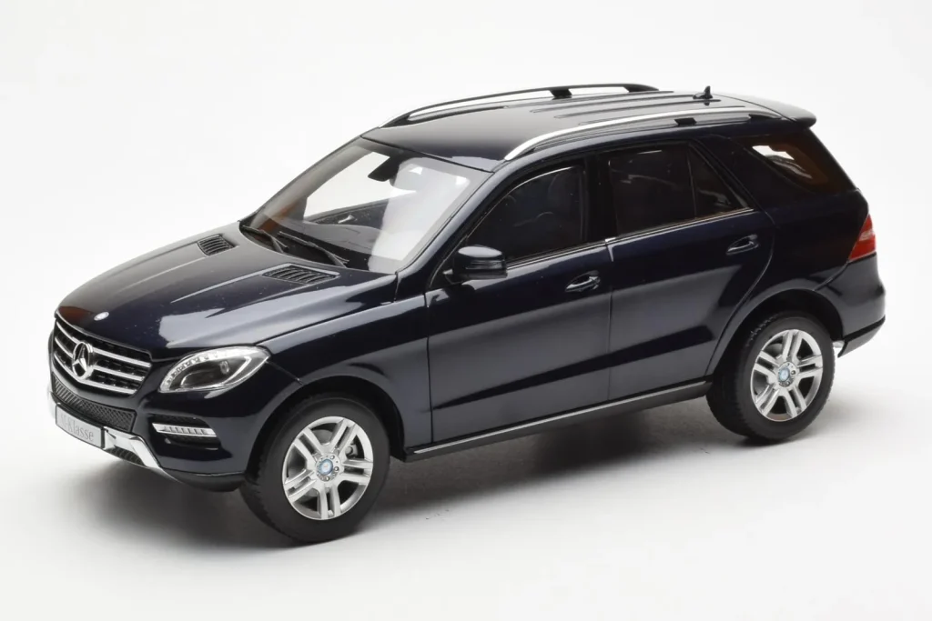 Model 1:18 Mercedes M-Class W166 Tansanite metallic blue Minichamps