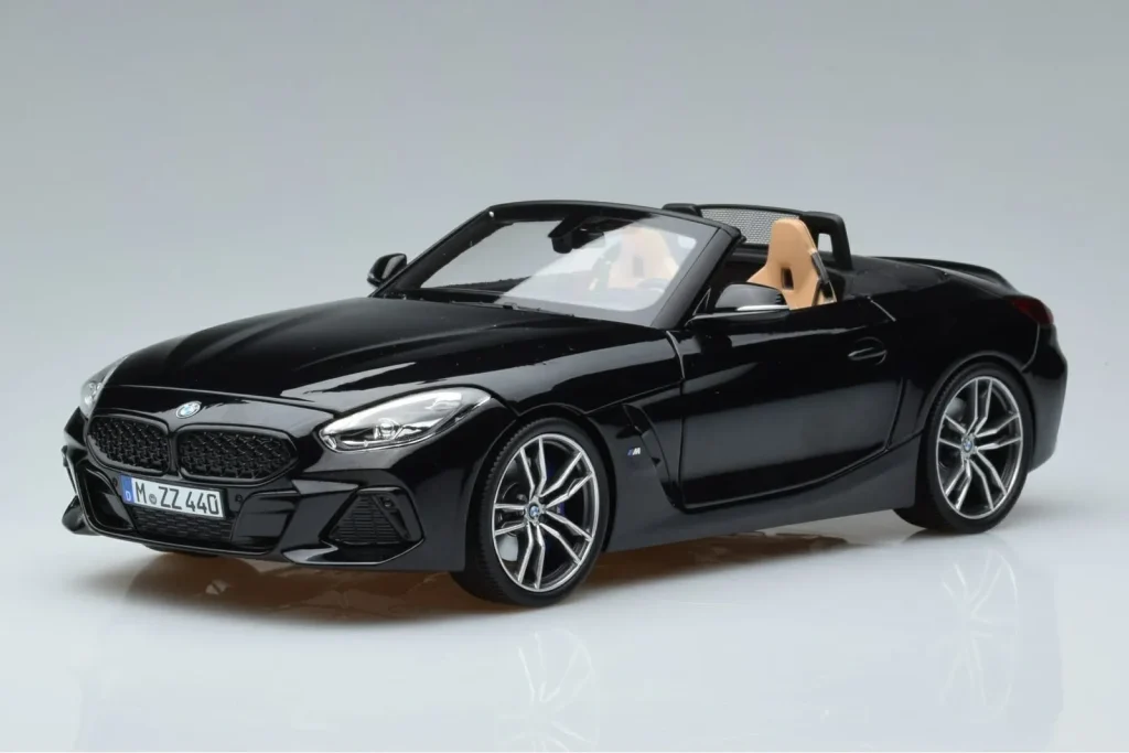 โมเดลรถ 1:18 BMW Z4 G29 สีดำเมทัลลิก Norev