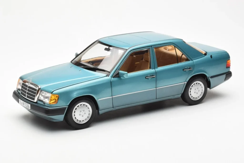 โมเดลรถ 1:18 Mercedes 230E W124 Beryl Metallic Dealer Edition Norev