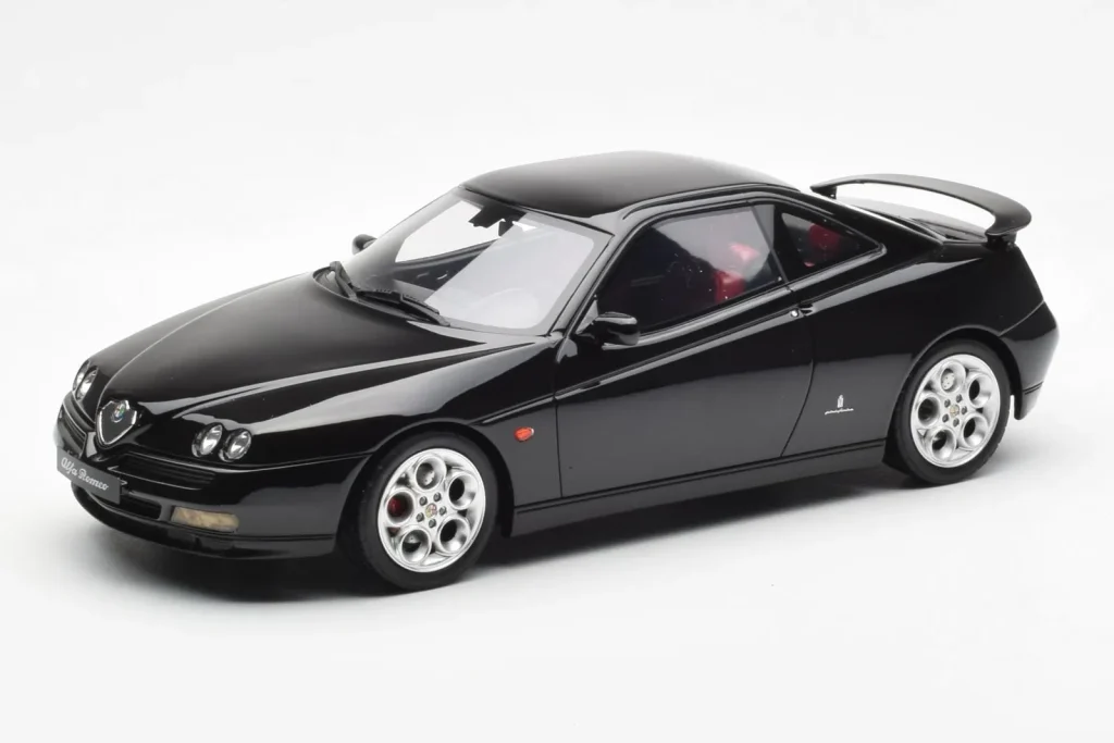 Model 1:18 Alfa Romeo GTV V6 916 Black Otto
