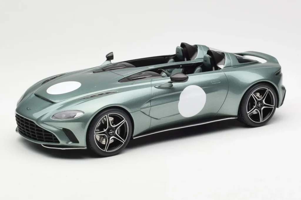 โมเดลรถ 1:18 Aston Martin V12 Speedster สีเขียวเมทัลลิก GT Spirit