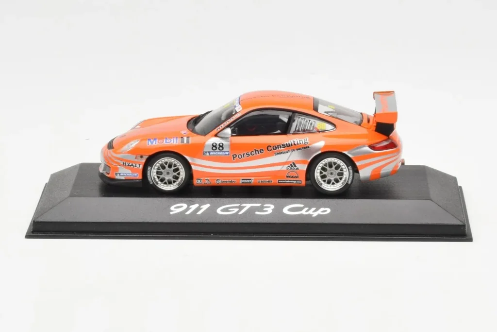โมเดลรถ 1:43 Porsche 911 996 GT3 Cup #88 Adidas Minichamps (มือสอง)