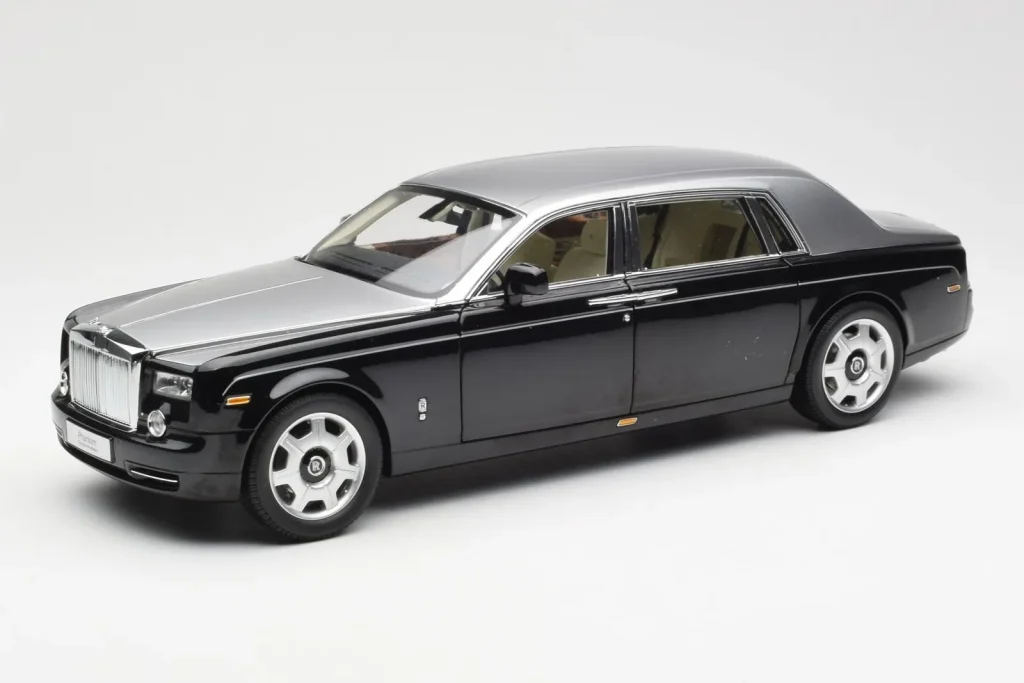 โมเดลรถ 1:18 Rolls-Royce Phantom VII EWB Black and Silver Kyosho